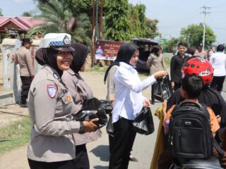 Polres Pidie Jaya Tebar Berkah Jumat di Trienggadeng