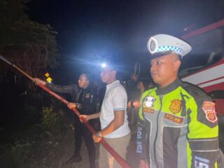 Siaga Malam! Lahan Wakaf Masjid Hasan-Husen Terbakar, Polisi-Damkar Berjibaku
