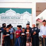 Jumat Berkah di Masjid Agung Meureudu: Santunan Anak Yatim dan Apresiasi untuk Marbot Pembersih Jalan