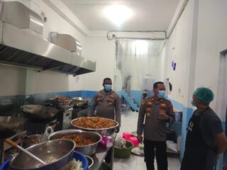 Kapolsek Bandar Baru Cek Dapur SPPG MBG, Pastikan Pengolahan Makanan Siswa Higienis