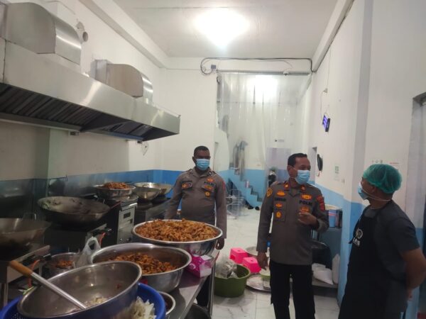 Kapolsek Bandar Baru Cek Dapur SPPG MBG, Pastikan Pengolahan Makanan Siswa Higienis