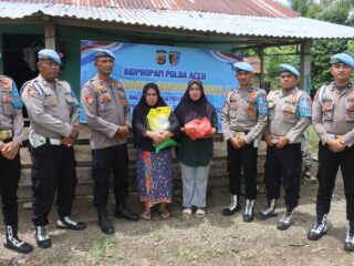 Sambut HUT Propam Polri ke-24, Kapolres Pidie Jaya Salurkan Sembako untuk 11 Keluarga Kurang Mampu