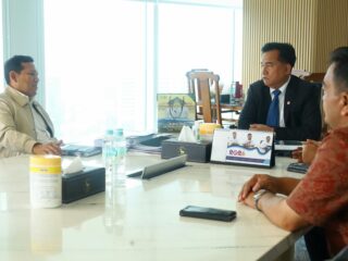 Dek Fadh dan Bupati Aceh Tengah Temui Yusril, Bahas Masa Depan Aceh