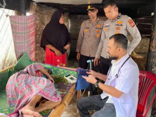 Klinik Polres Pidie Jaya Sambangi Lansia di Grong-Grong, Berikan Pemeriksaan dan Pengobatan Gratis